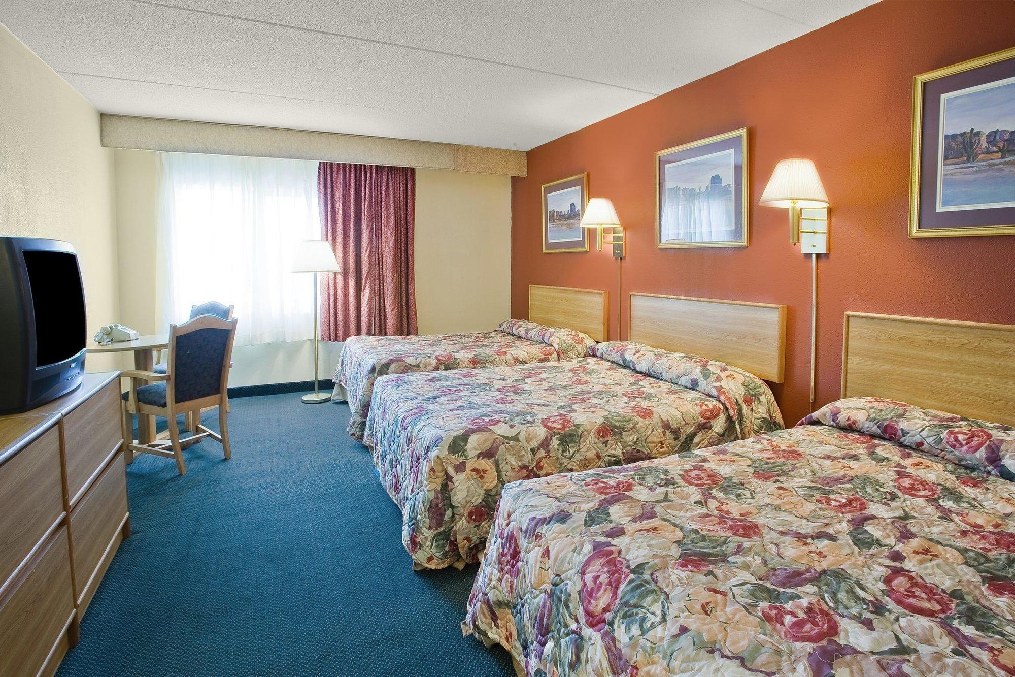 Broadview Inn Suites Galesburg Room photo